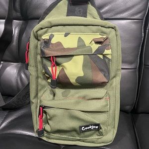 🍪🍪🍪 COOKIES Smell proof mens shoulder cross body sling bag camo green